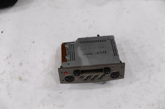 GRAND SCENİC ÇIKMA YEDEK PARÇA MEGAN2 KASET ÇALAR